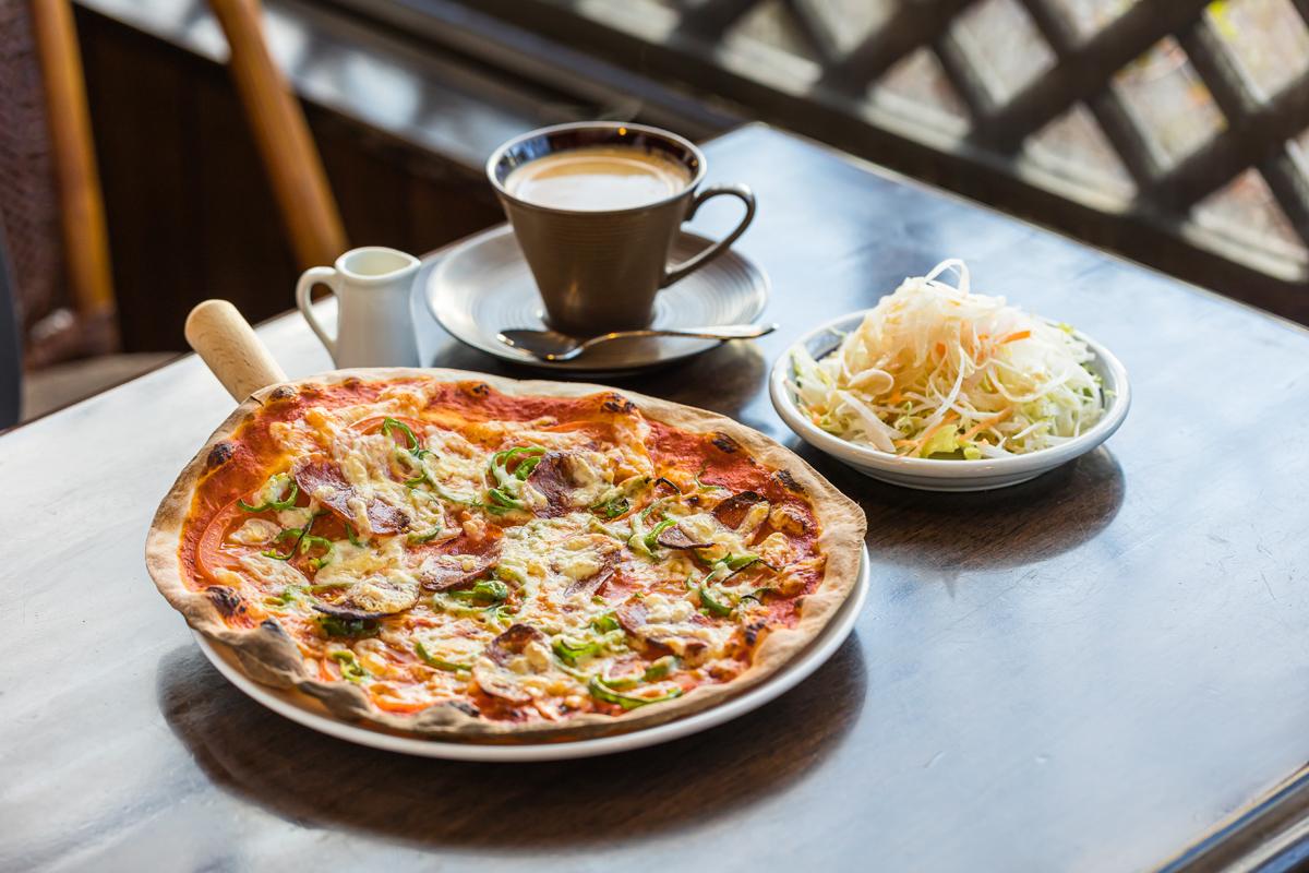 カフェ&ピザ トレビス